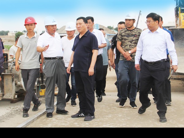 武威市委常委、涼州區(qū)委書記鞠毅一行到武威北二環(huán)項目調(diào)研指導工作